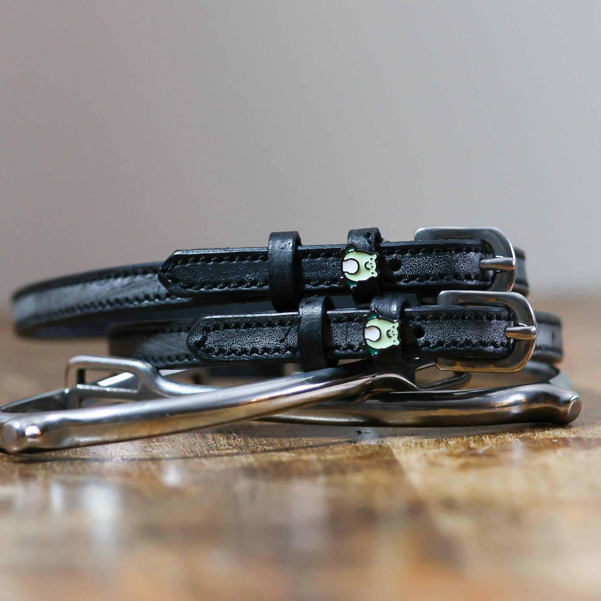 ManeJane Frog Spur Straps Spur Straps — black leather, non-stretch, hero image for English riders.