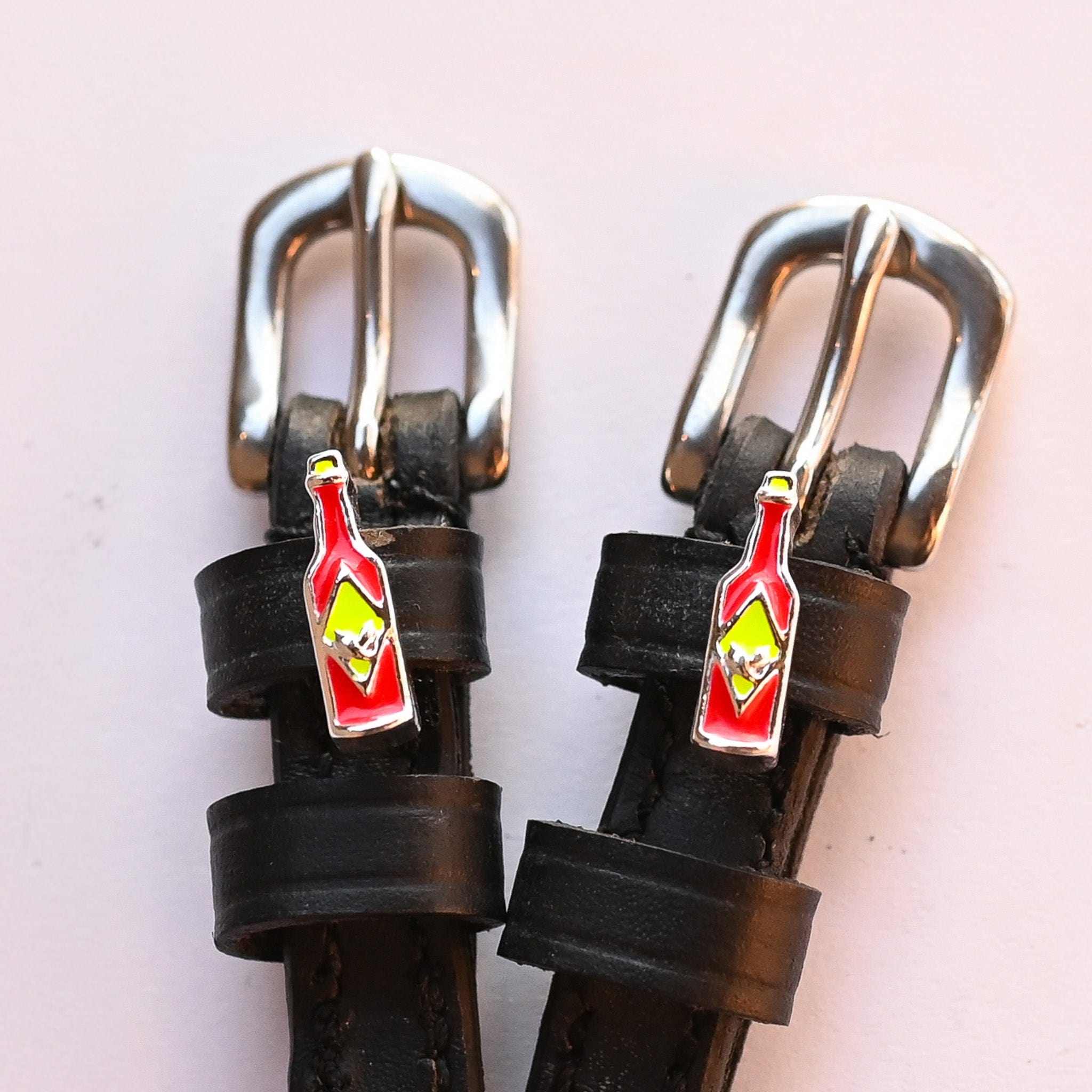 Hot & Spicy Spur Straps ManeJane black leather spur straps with non-stretch interior and stainless steel buckle for English.