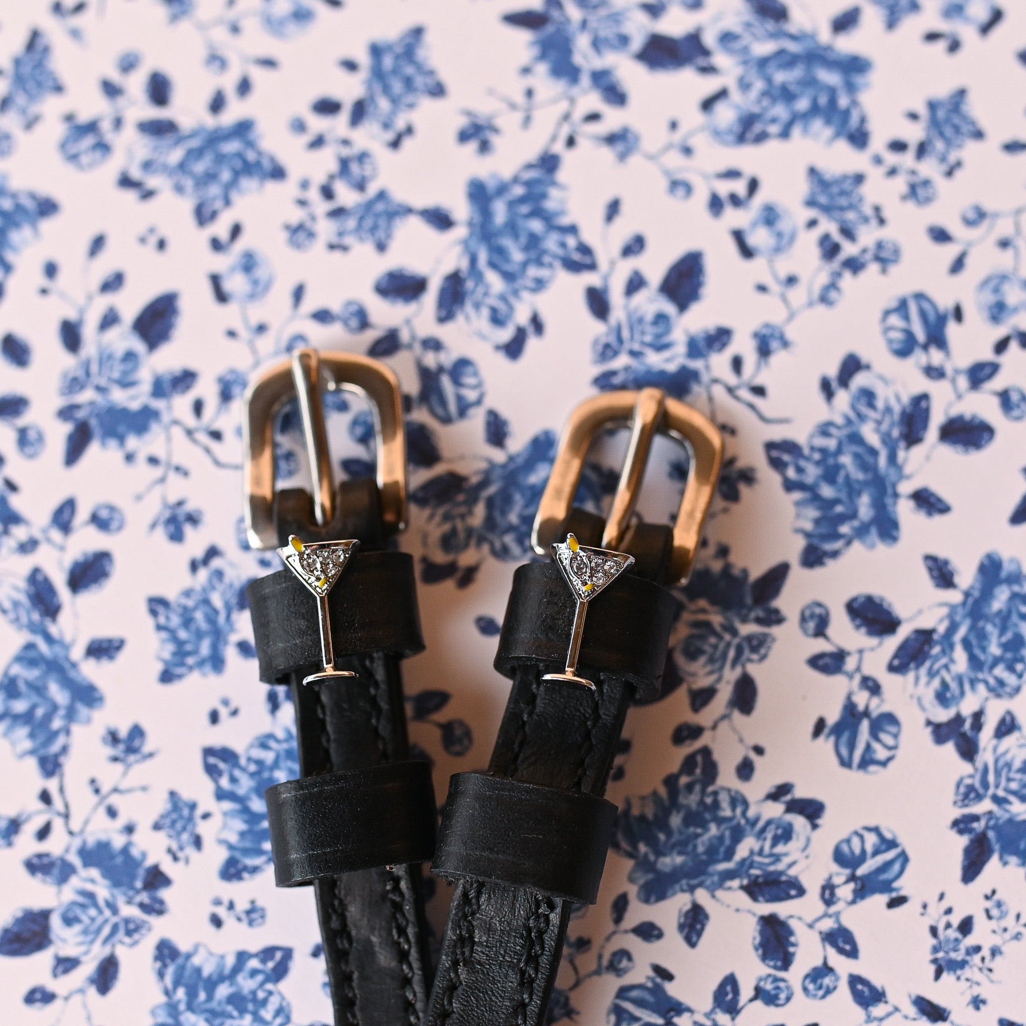 Spurs Adult Silver Black Straps