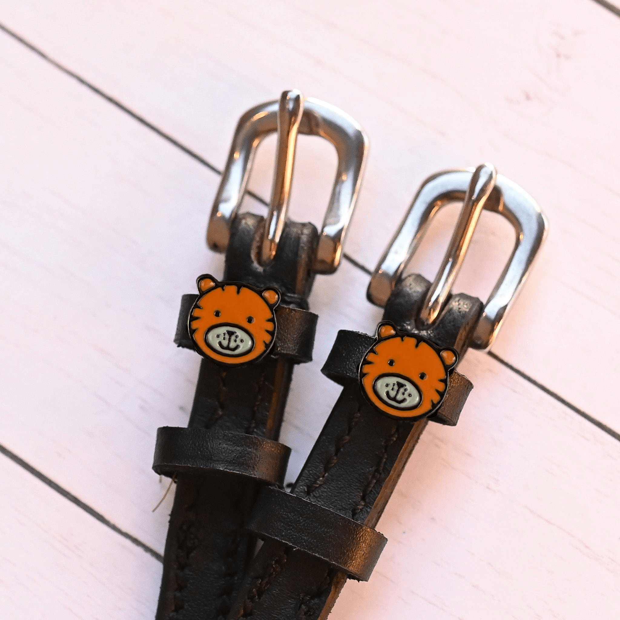 Tiger Spur Straps ManeJane black leather spur straps with non-stretch interior and stainless steel buckle for English ridin.